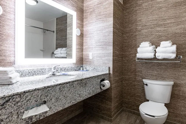 جناح بسريرين كوين، Holiday Inn Express & Suites New Martinsville 8/10