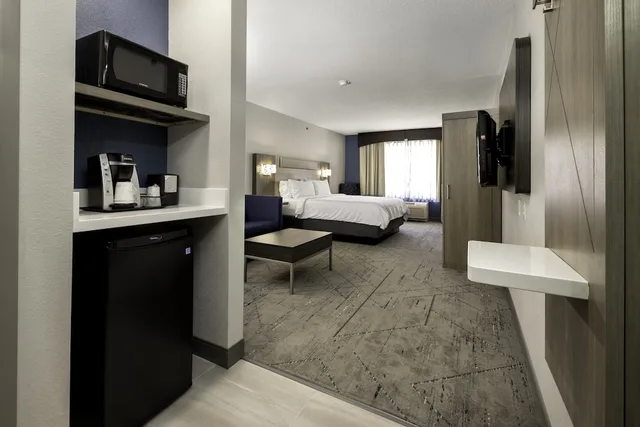 جناح بسرير كينج مع أريكة، Holiday Inn Express Hotel And Suites Festus South St Louis 3/3