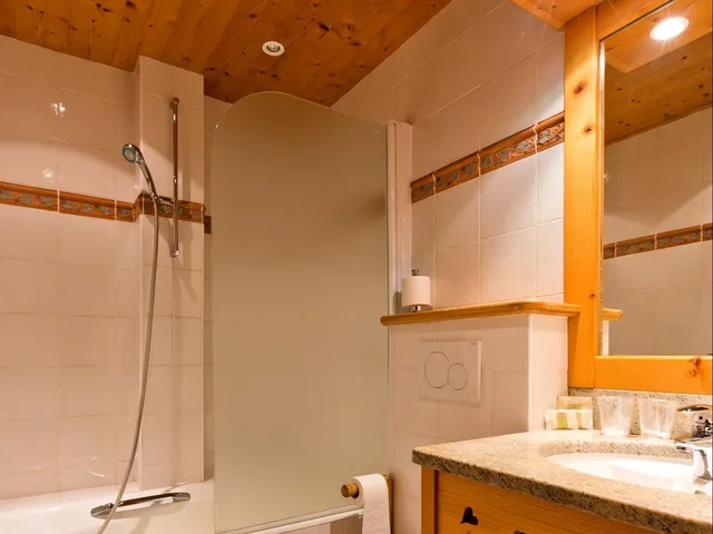 غرفة قياسية بسرير مزدوج، Hotel La Croix Saint Maurice 6/6