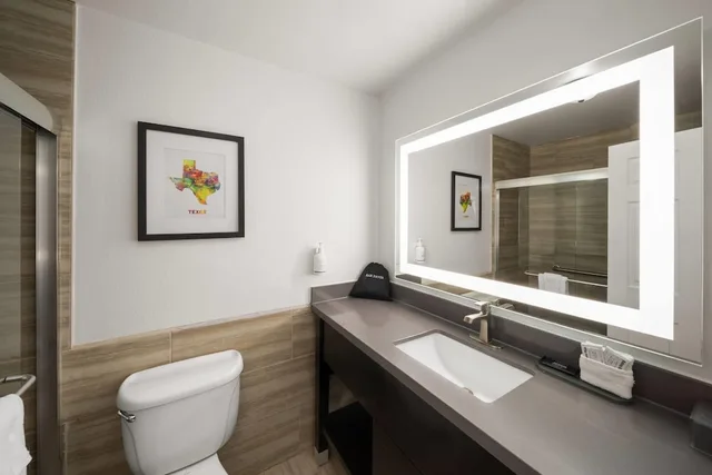 غرفة بسريرين كوين، La Quinta Inn & Suites by Wyndham Laredo Airport 4/4