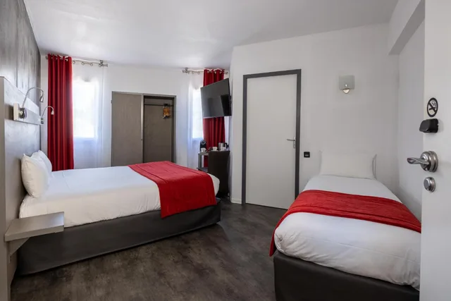 غرفة سوبيريور ثلاثية، Hotel Les Domes - Perpignan Sud by Hosteletour 5/10
