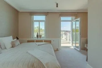 غرفة بسرير كينج بشرفة، Strandhotel Ostende 1/1