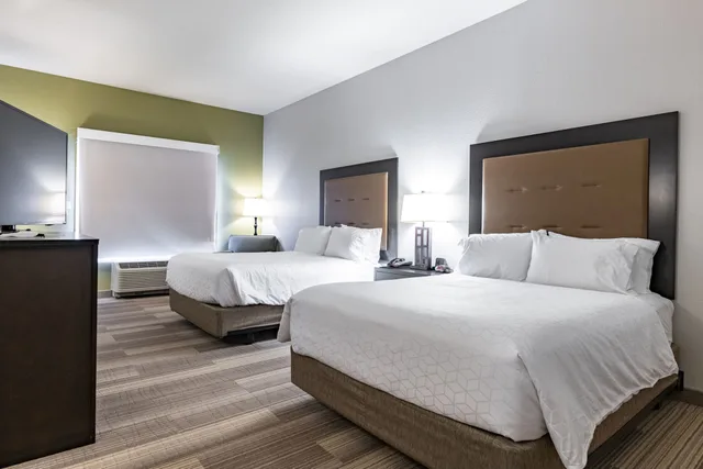 جناح بسريرين كوين، Holiday Inn Express & Suites New Martinsville 2/10
