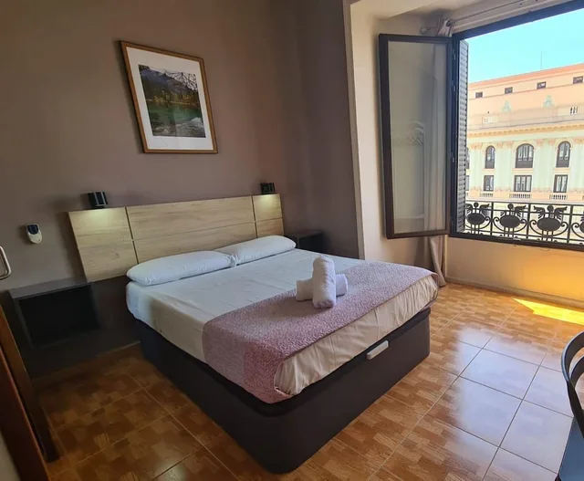 غرفة ديلوكس بسرير مزدوج بحمام خاص، Hostal Miami 1/2