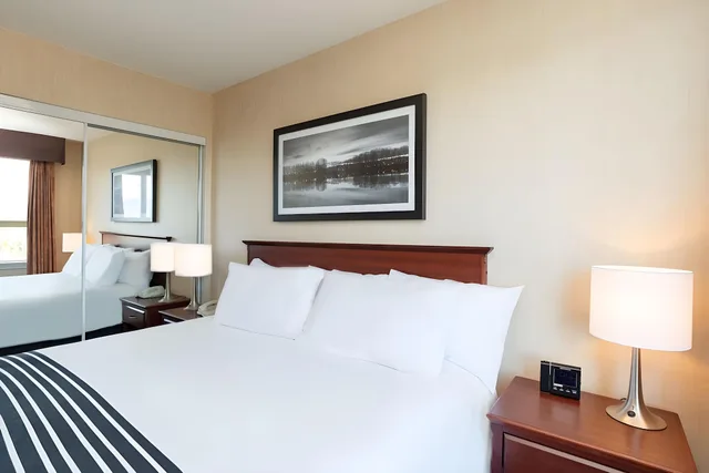 جناح بسرير كينج مع أريكة، Sandman Suites Surrey Guildford 1/1