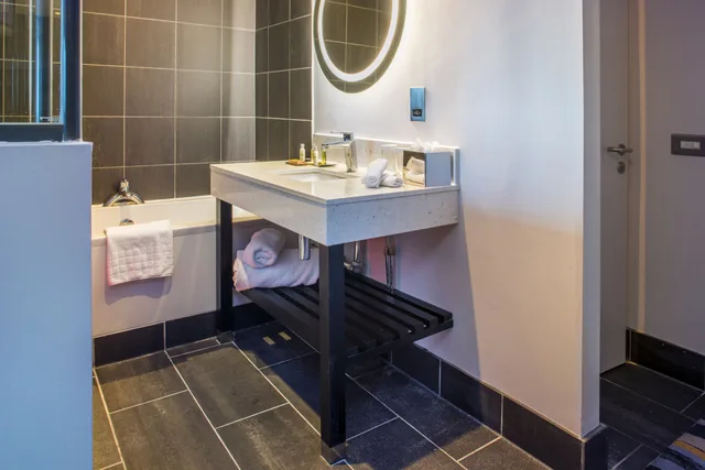Deluxe, Double Bed, Doubletree By Hilton Bristol South Cadbury House 6/6