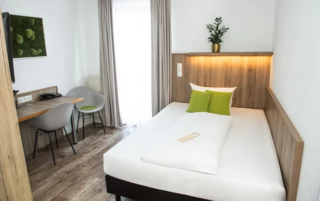 غرفة بسرير كوين، GOLDEN LEAF PERLACH ALLEE HOF 5/10
