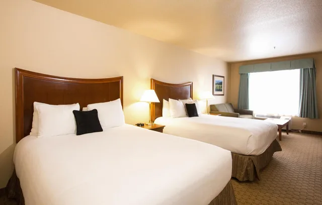 جناح جونيور بسريرين كوين يُسمح فيها بالحيوانات الأليفة، Red Lion Inn & Suites McMinnville 2/3