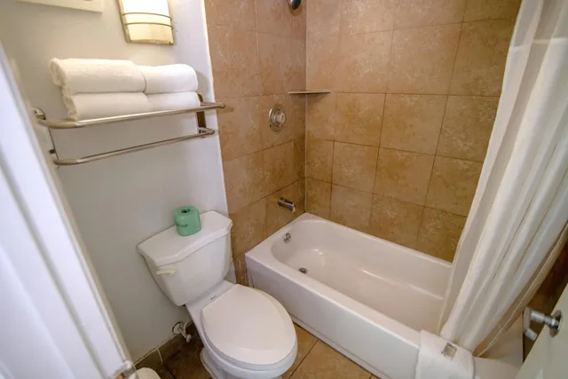 غرفة بسرير كينج، Masters Inn Tucker 6/7