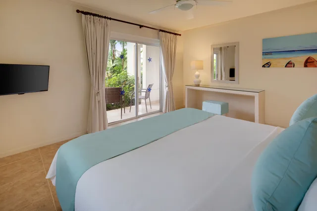 جناح كلاسيكي بسريرين منفصلين وسريرين كينج بـ3 غرف نوم، Beach View Hotel 3/5