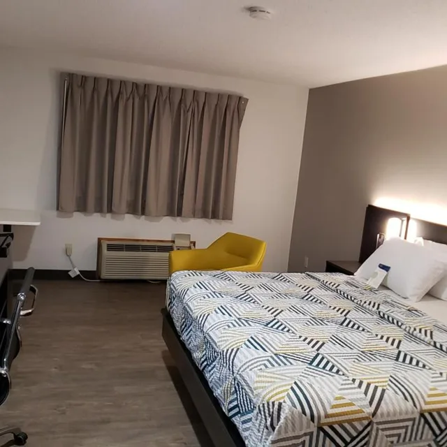 جناح، Motel6 Kewanee, IL 6/10