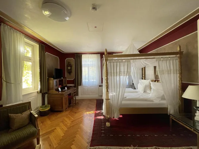 جناح سوبيريور، Bahnhof Balingen Hotel 1/6