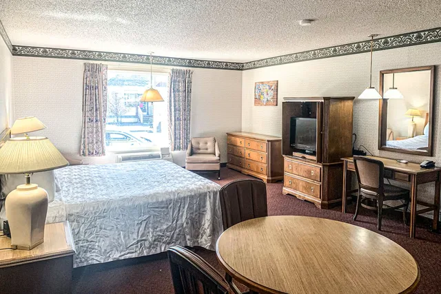 غرفة بسرير كينج، Econo Lodge Inn & Suites Winnemucca 2/2
