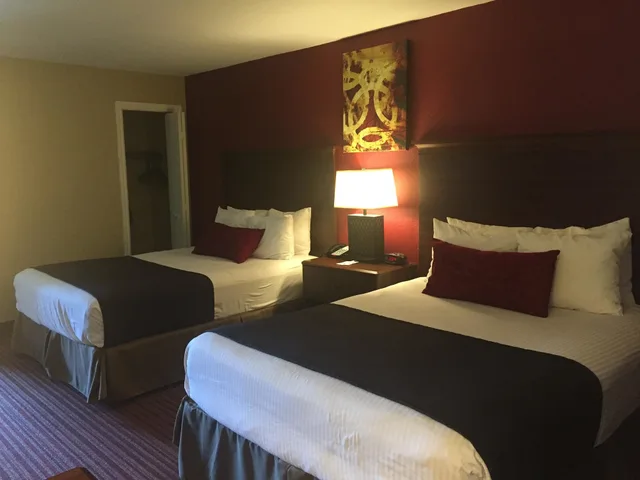 غرفة قياسية بسريرين كوين، SureStay Plus by Best Western San Antonio Fiesta Inn 2/4