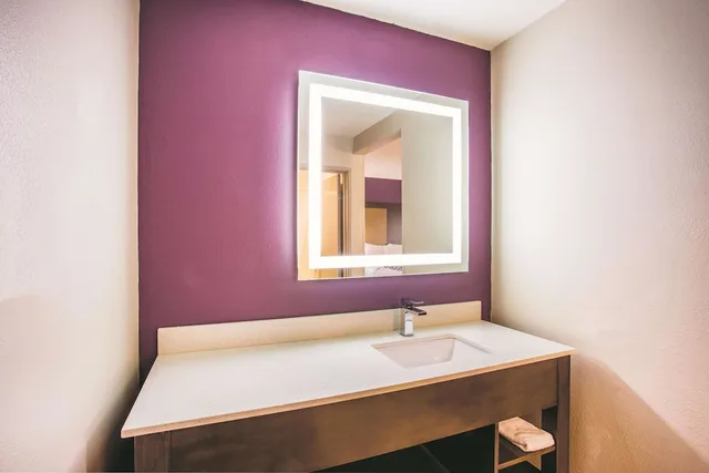 غرفة بسريرين كوين، La Quinta Inn & Suites by Wyndham Cincinnati NE - Mason 3/4