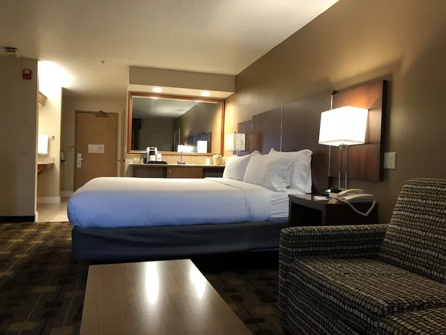 غرفة قياسية بسرير فردي، Holiday Inn Express Hotel & Suites Corning 5/6