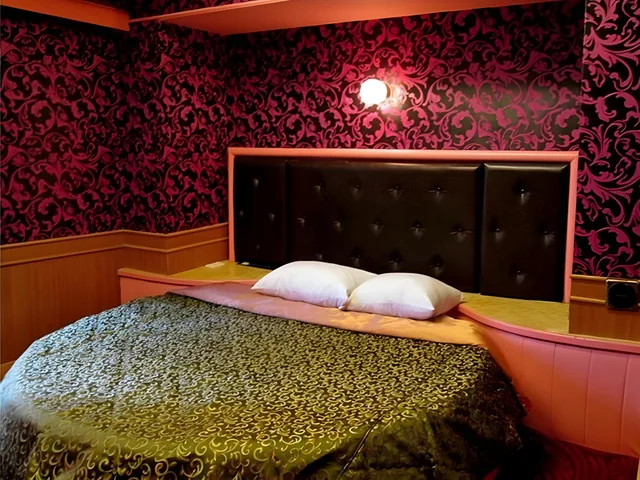 غرفة تُحدَّد عند الوصول، One Plus One Hotel 2/2
