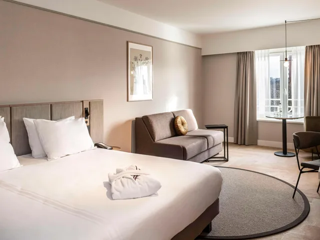 غرفة تنفيذية بسرير كينج مع أريكة، Blooma Hotel Liege Centre - Handwritten Collection 1/2