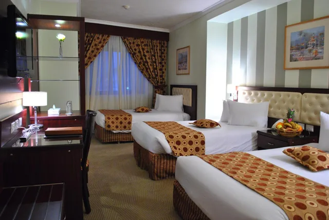 غرفة ثلاثية، LARSA HOTEL 2/9