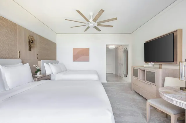 غرفة رباعية بإطلالة جزئية على البحر، The Ritz Carlton Key Biscayne 1/2