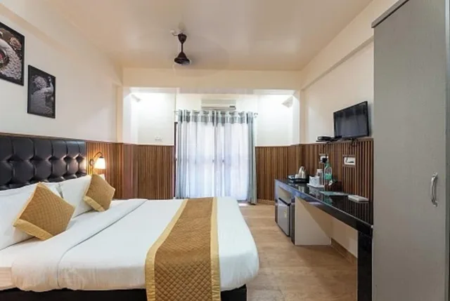 Executive, Queen Bed, Sea View, Hotel Mainak 2/10