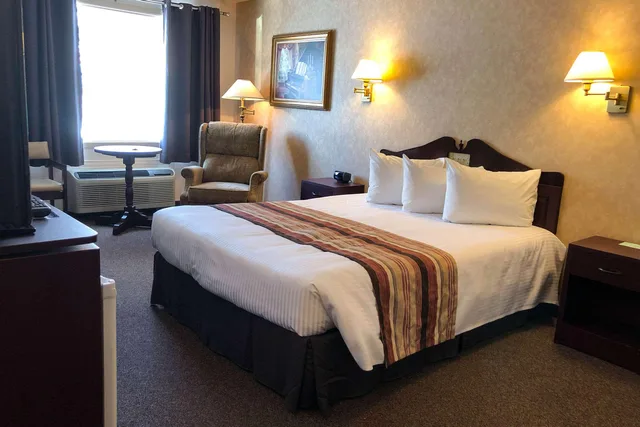غرفة بسرير كوين لذوي الإعاقة، Rodeway Inn Gaspe 2/3