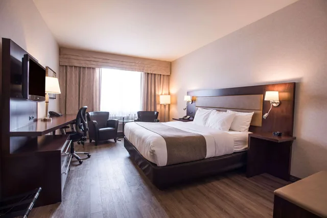 Upgrade, King Bed، Quality Inn and Suites Val d Or, QC 8/10