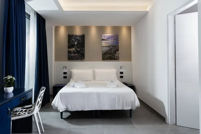 غرفة قياسية رباعية بسرير مزدوج وسريرين منفصلين، Belvedere Torre Dell Orso Hotel 1/4