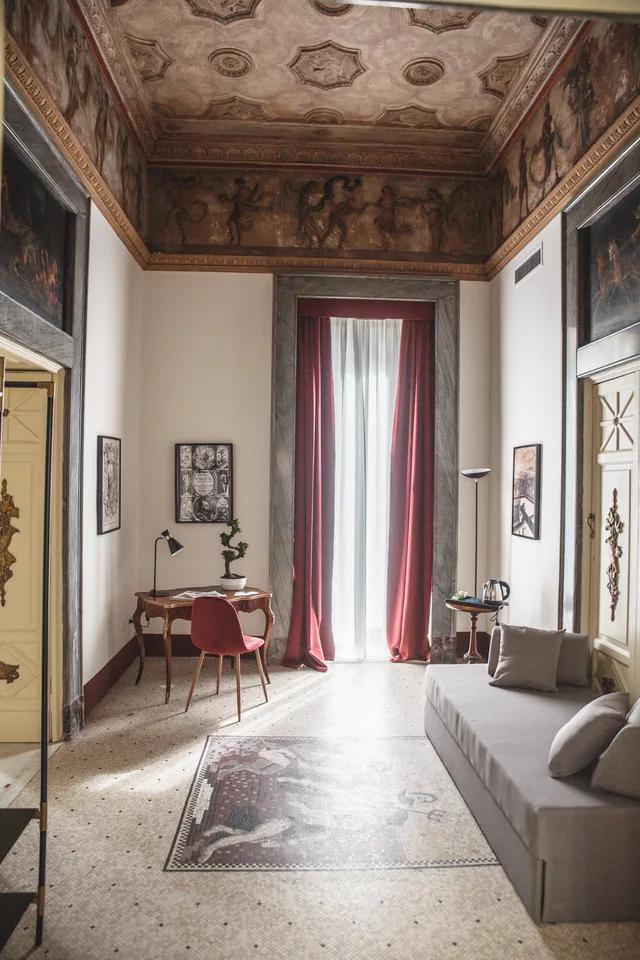 جناح ملكي، Relais Della Porta 5/10