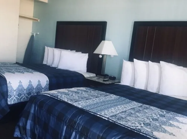 غرفة قياسية بسريرين كوين لذوي الإعاقة، DOLPHIN COVE MOTEL 2/5