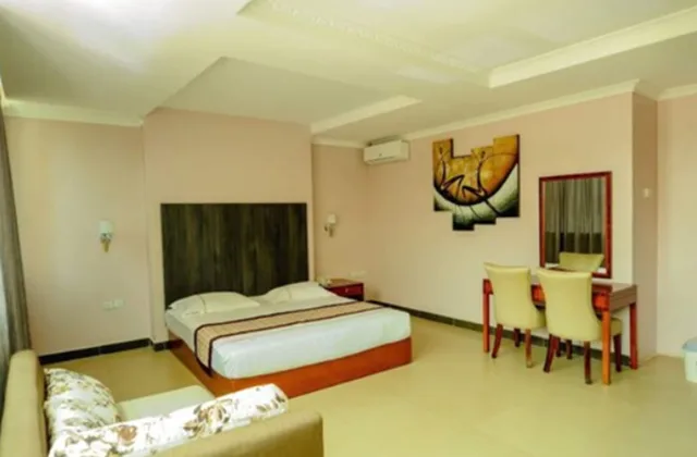غرفة قياسية بسرير كوين، HBT Russel Hotel 2/2