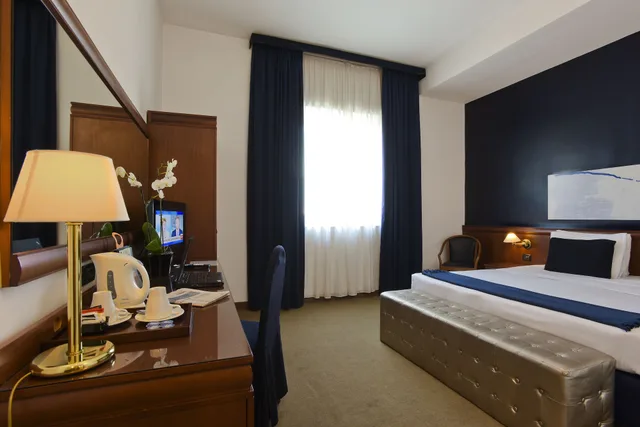 غرفة كلاسيكية مفردة بسرير كينج، GRAND HOTEL TIBERIO 3/10