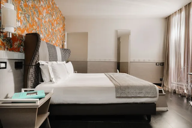 Deluxe, 1 King and 1 Single Beds, Unica Suite Rome 3/6
