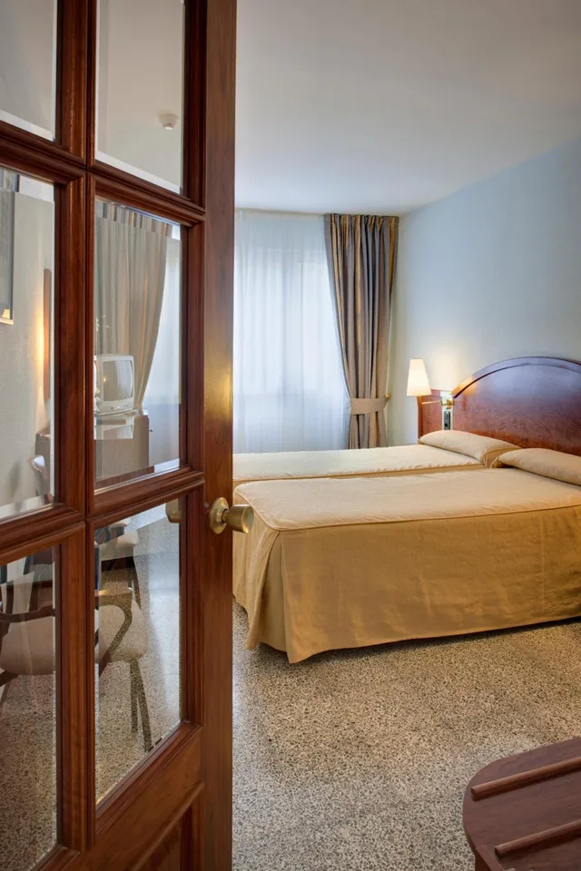 غرفة بسرير مزدوج أو سريرين منفصلين، Hotel Gaudi 2/5