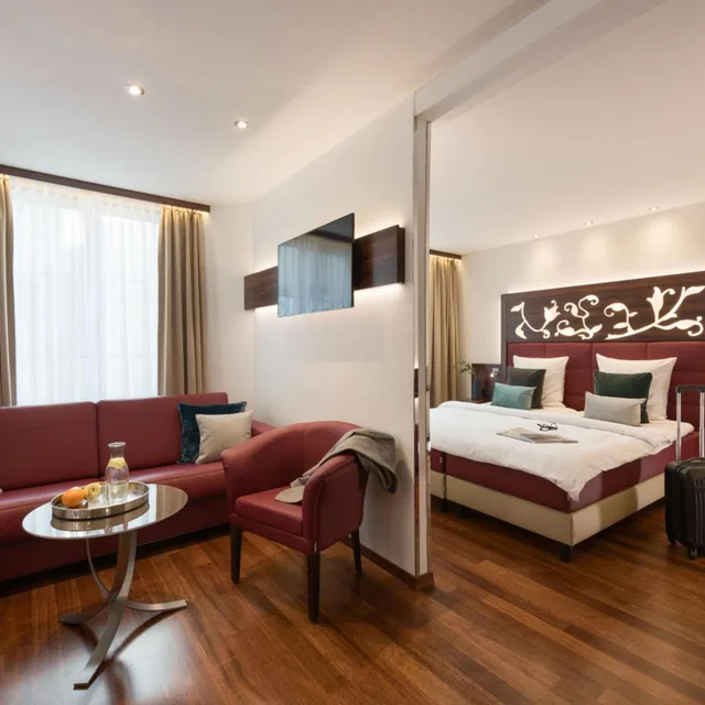 جناح جونيور، Scheuble Hotel 1/6