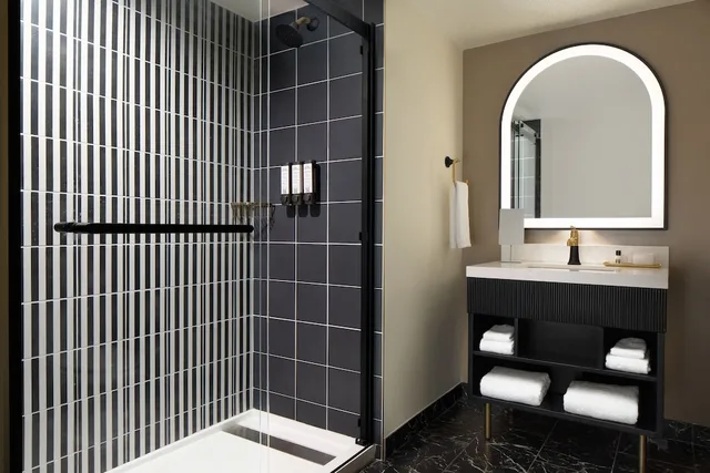 جناح بسرير كينج، LaSalle Boutique Hotel 3/3
