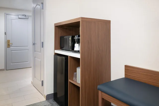 غرفة قياسية بسرير كينج لذوي الإعاقة، Holiday Inn Express & Suites Boston - Cambridge 3/3