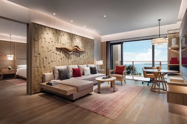 Suite, King Bed, Sea View, Smoking, Shenzhen Marriott Hotel Golden Bay 3/8