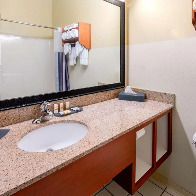 غرفة ديلوكس بسريرين كوين، La Quinta Inn & Suites by Wyndham Helena 6/6