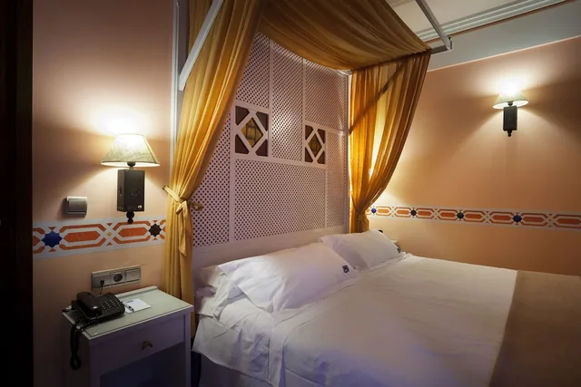 جناح سوبيريور بسريرين منفصلين مع أريكة، Suites Gran Via 44 Hotel 2/4