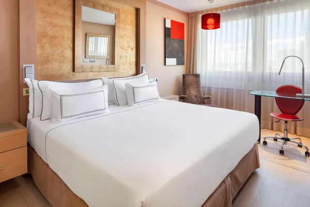 غرفة بريميوم بإطلالة، Melia Madrid Princesa Hotel 4/10