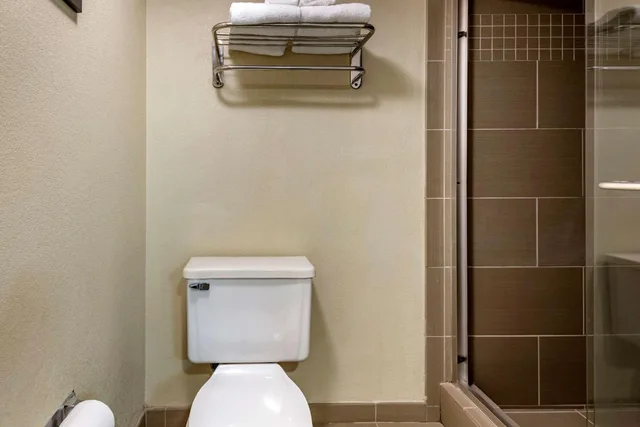 Standard, Comfort Suites Bethlehem Near Lehigh University and LVI Airport 1/1