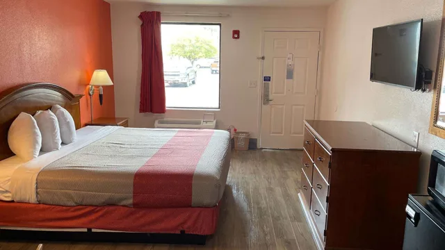غرفة قياسية بسرير كينج، Motel6 Pooler, GA - Savannah Airport 4/10