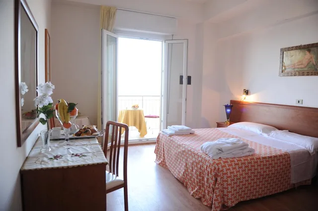 غرفة قياسية بسرير مزدوج، Astoria Beach Hotel 1/2