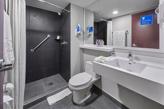 Guest Room, Superior, Queen Bed, Sofa, City Express by Marriott Monterrey Aeropuerto 4/4
