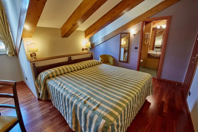 غرفة ثلاثية بسرير كوين وسرير فردي، Hotel Liberty 8/10