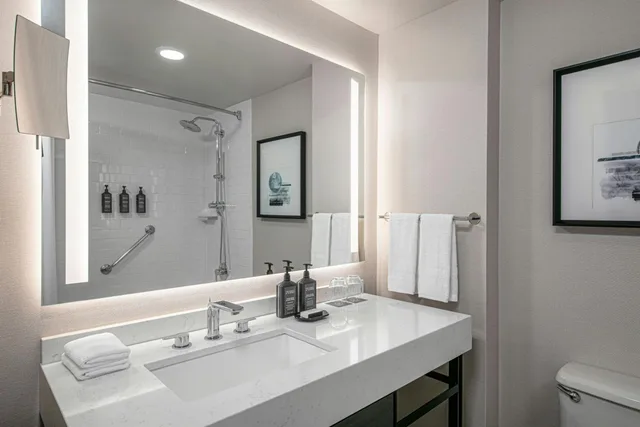 Executive, King Bed, Club Floor، Sheraton LaGuardia East Hotel 7/8