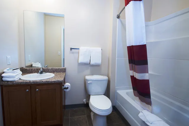 جناح بسرير كوين، Red Roof Inn And Suites Dickinson 2/3