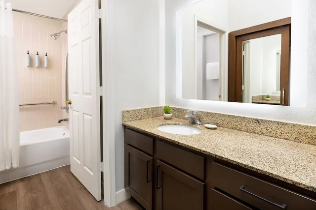 استوديو بسرير كينج مع أريكة، Residence Inn By Marriott 4/4