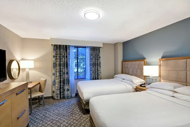 غرفة تنفيذية ركنية بسريرين مزدوجين، Embassy Suites By Hilton Orlando-Downtown 1/2